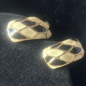 Vintage 1980-90s  Goldtone and Black Snake Crème Pattern Clipon Earrings #2078
